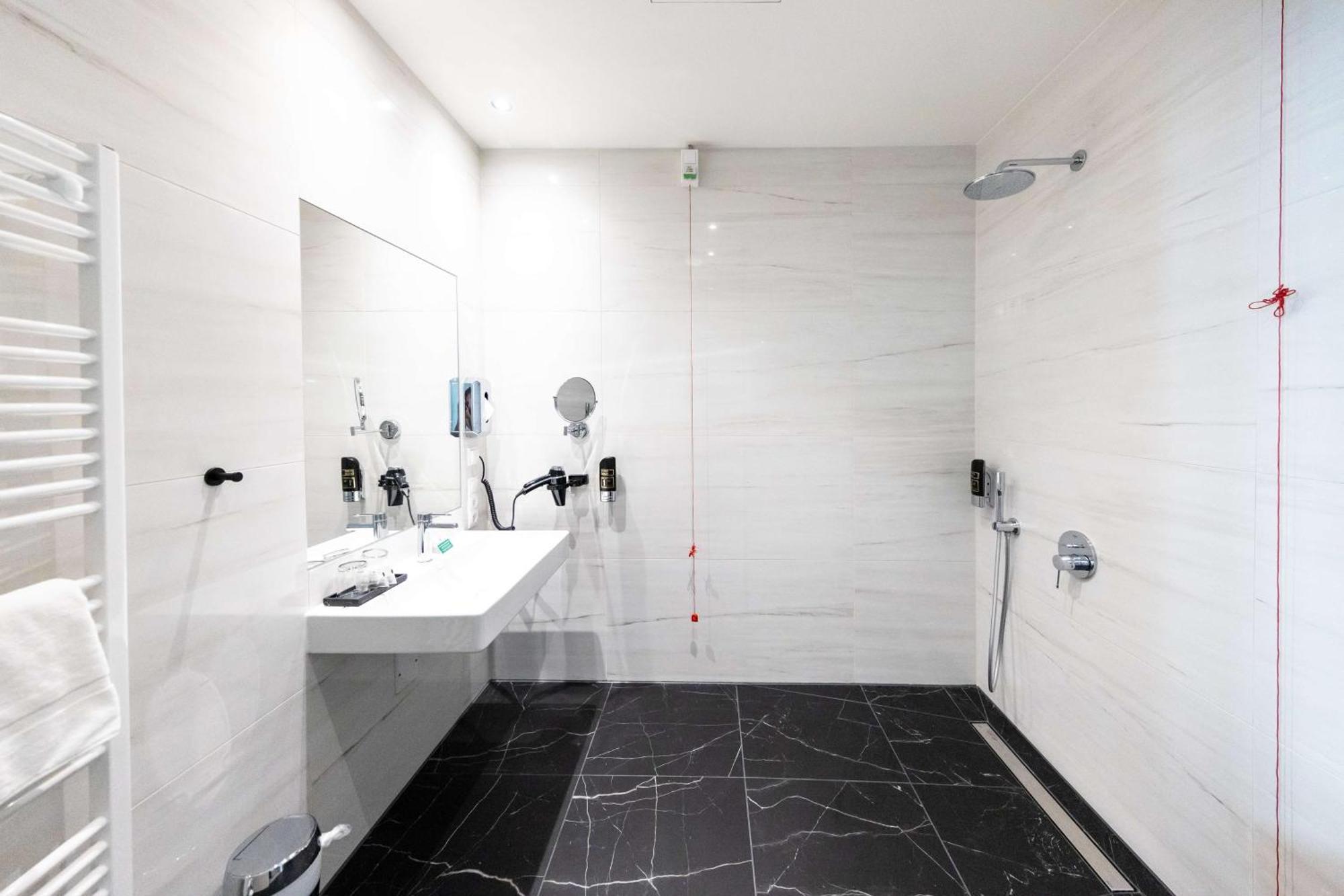 Best Western Premier Royal Blue لبسيا المظهر الخارجي الصورة